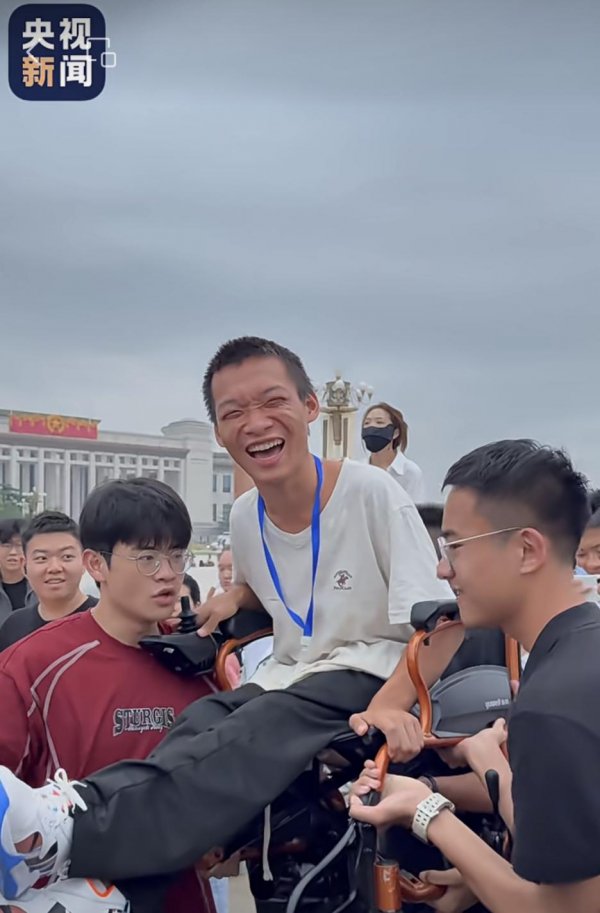 锐评｜“一群‘余华’举起了‘铁生’”！这即是中国东谈主的舍弃